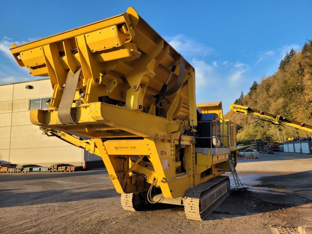 Used track-mounted Keestrack B4 Jaw Crusher For sale