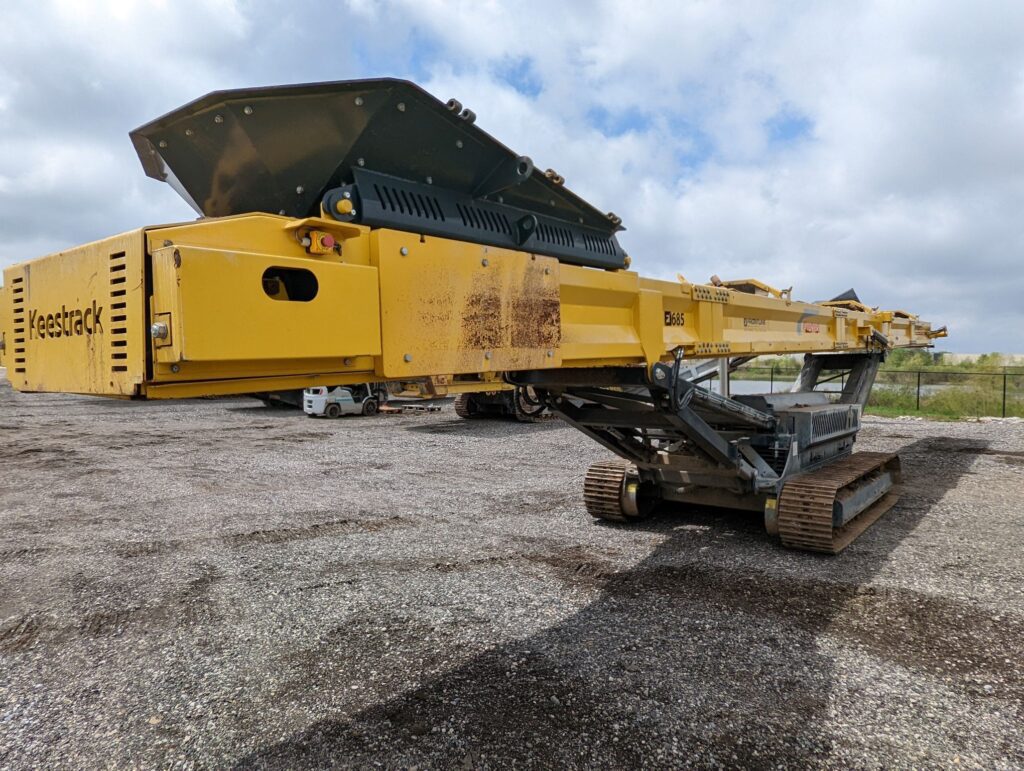 Used Keestrack S3 stacking conveyor for sale