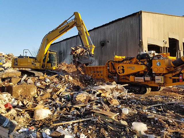 horizontal grinder for landfill waste recycling