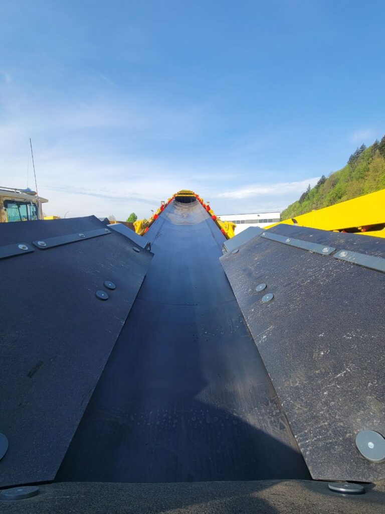 Keestrack S5 stacking conveyor.