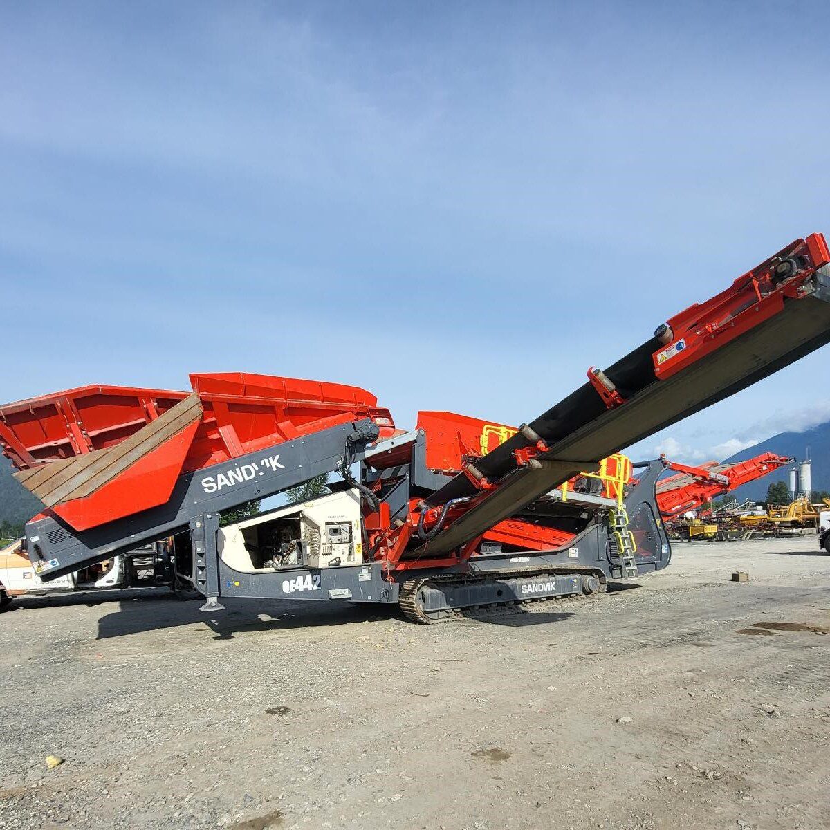 2023 Sandvik QE442 Scalping Screener (#998) - Frontline Machinery