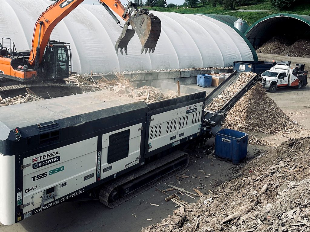 Slow-speed shredder maintenance and service