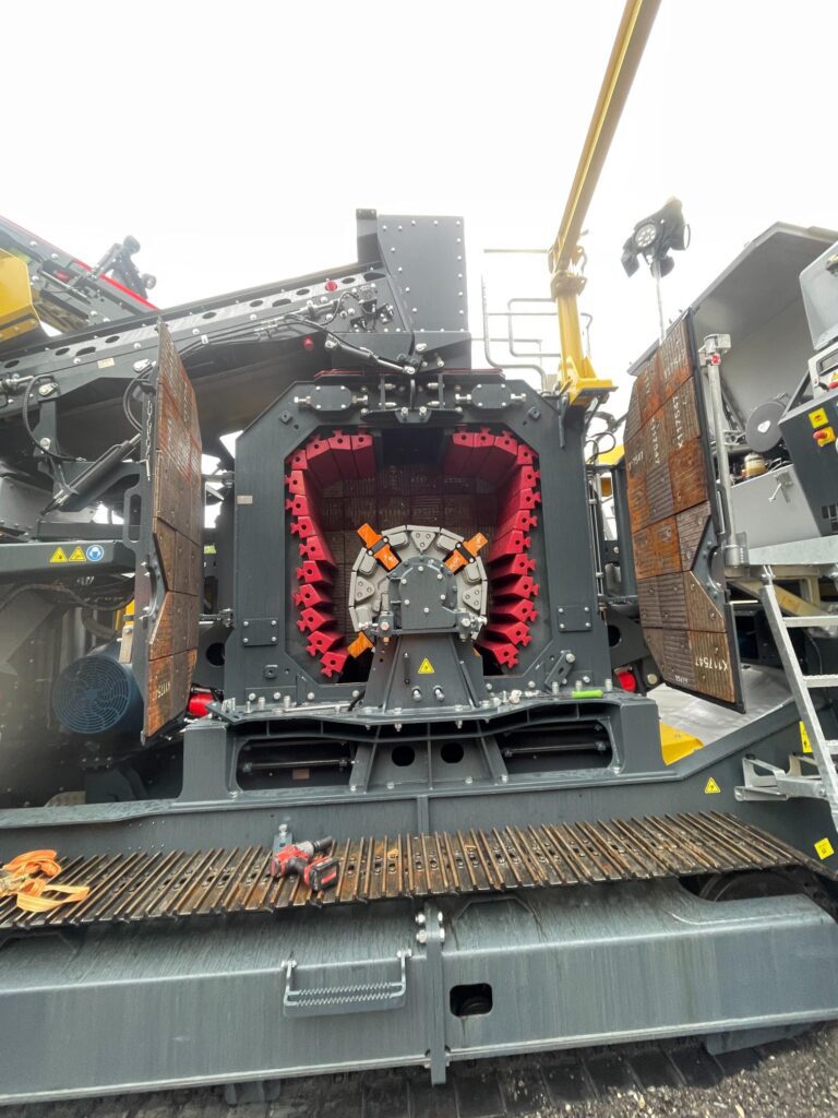 Keestrack i4 reversible impact crusher service accessibility